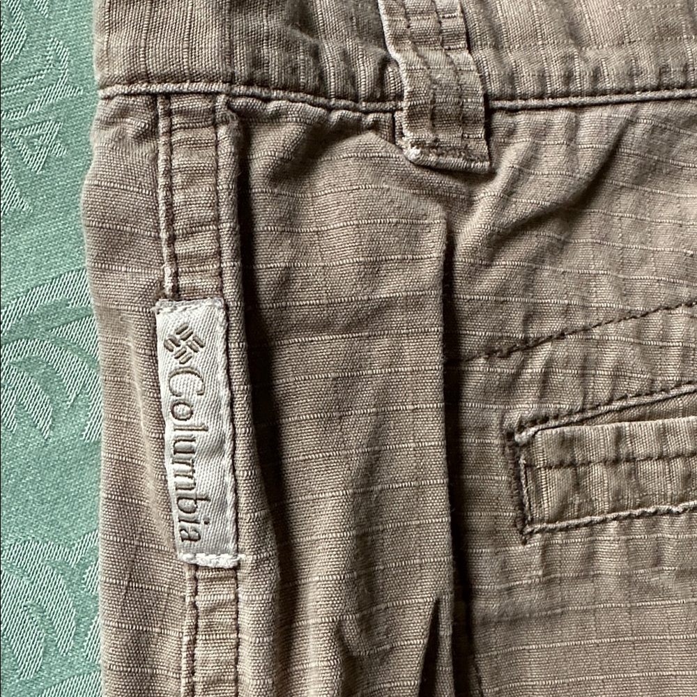 Columbia woman’s Tan hiking shorts - Casual Everyday Khakis (B)